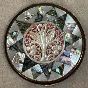 Antique compact powder from Cis-Jordan / Palestine from 1940’s. Mother of Pearl